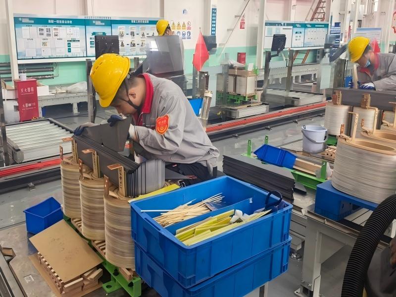 What Is an Iron Core Transformer?
